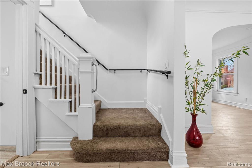 1449 Oakwood Street, Sylvan Lake, MI 48320 — Photo 17