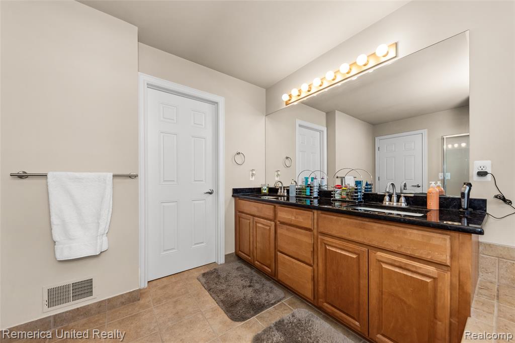 24695 Wedgewood Dr, South Lyon, MI 48178 — Photo 42