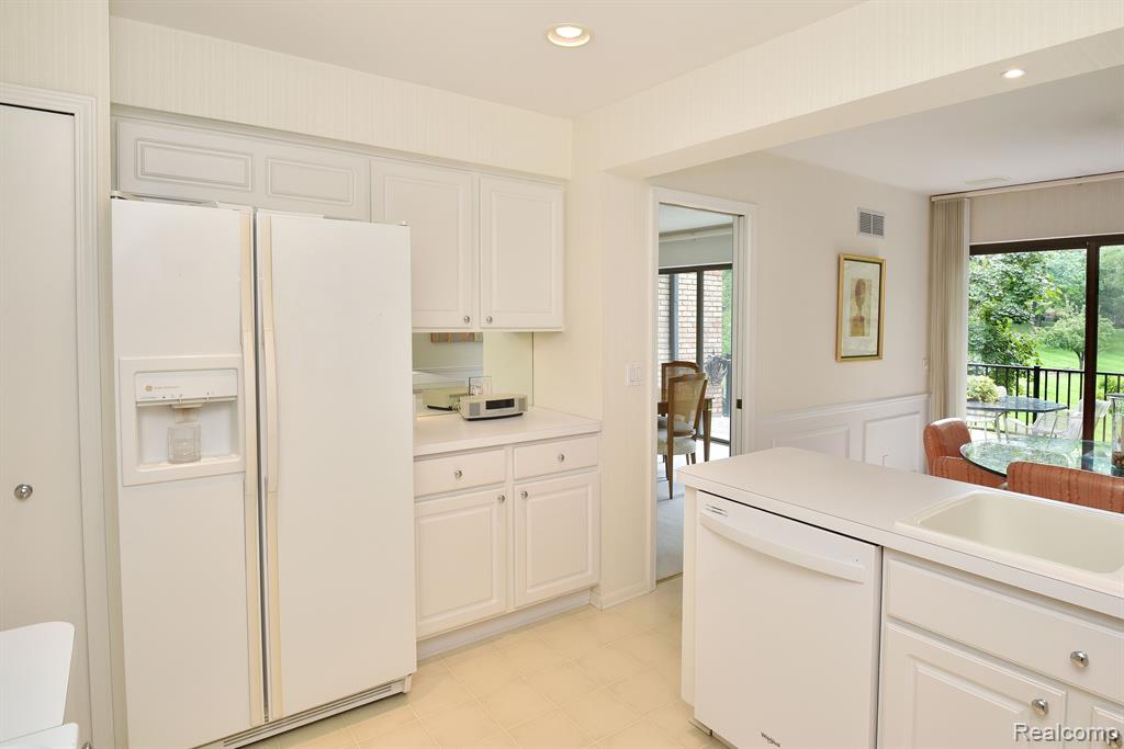1943 PINE RIDGE Court, Bloomfield Hills, MI 48302 — Photo 10