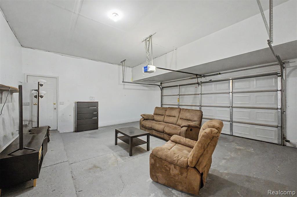 8179 Creekside Drive, Westland, MI — Photo 31