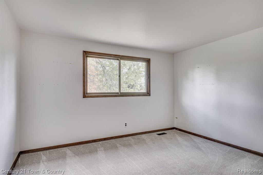16436 OLD BEDFORD Road, Northville, MI 48168 — Photo 31