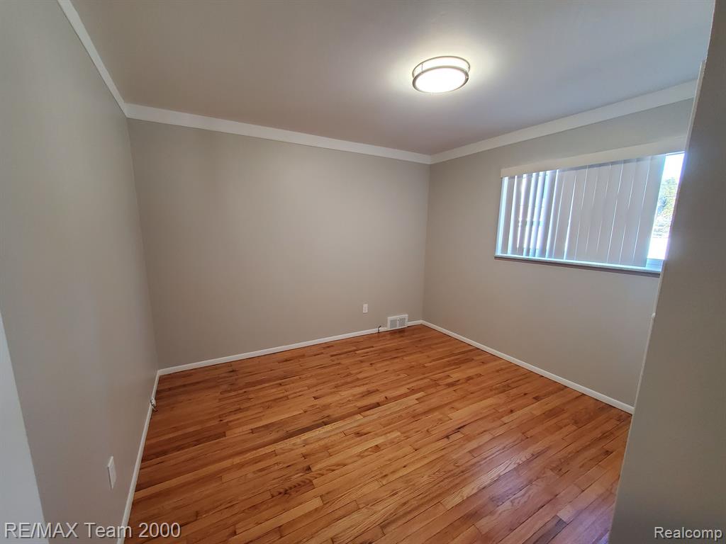 4639 KINGSTON Street, Dearborn Heights, MI 48125 — Photo 16