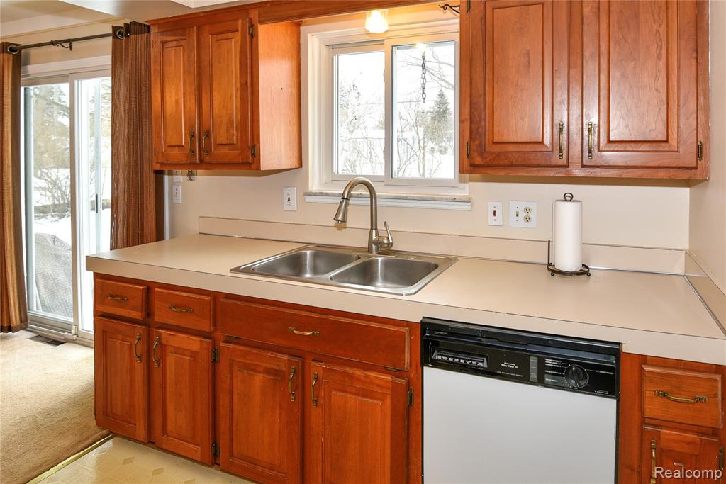 884 Eugene Drive, Oxford, MI 48371 — Photo 16