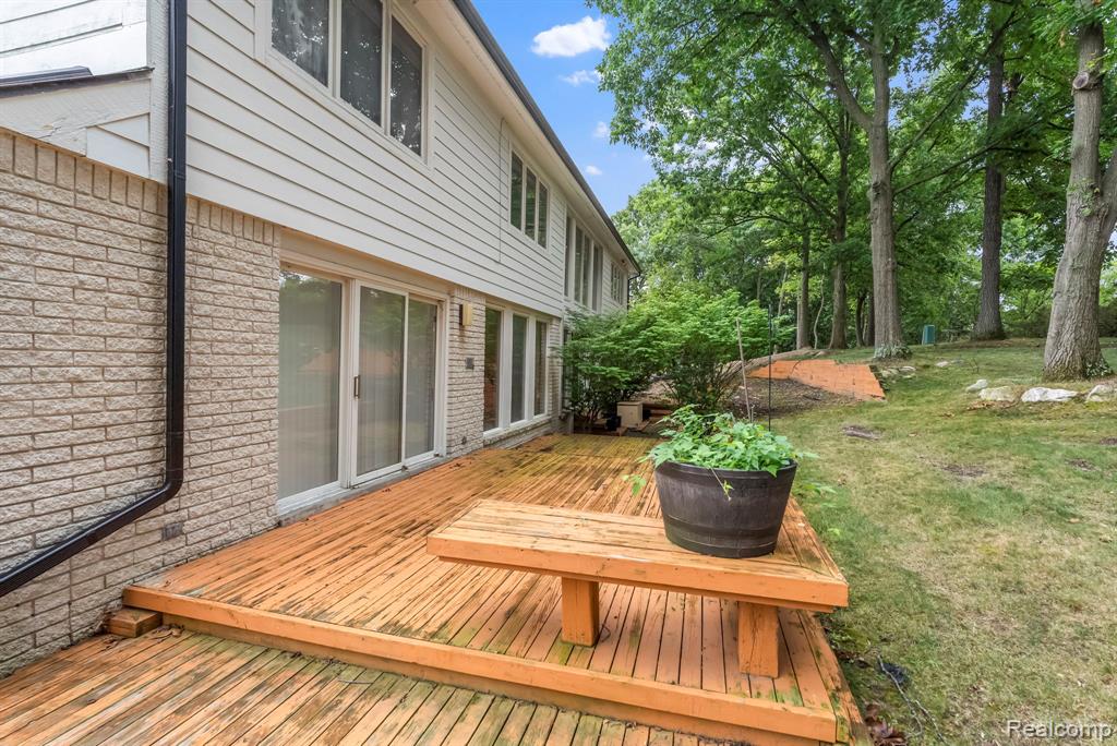 5322 Pond Bluff Drive, West Bloomfield, MI 48323 — Photo 13