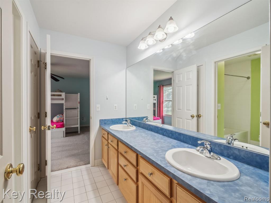50424 LIVINGSTON Drive, Northville, MI 48168 — Photo 23