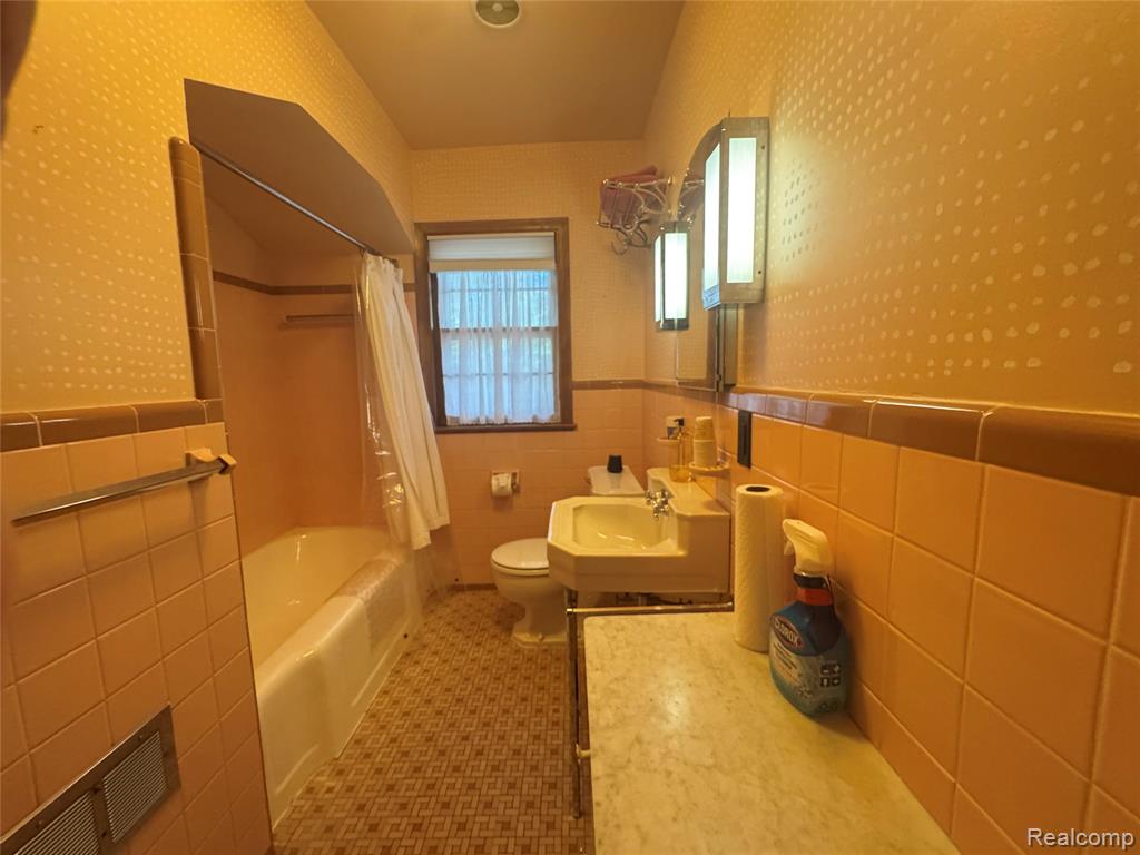 6 Danvers Lane, Dearborn, MI 48120 — Photo 18
