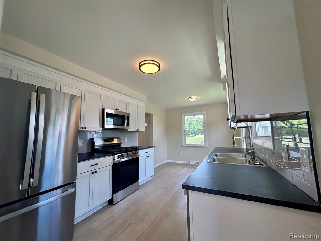 86 E Columbia Avenue, Pontiac, MI 48340 — Photo 2