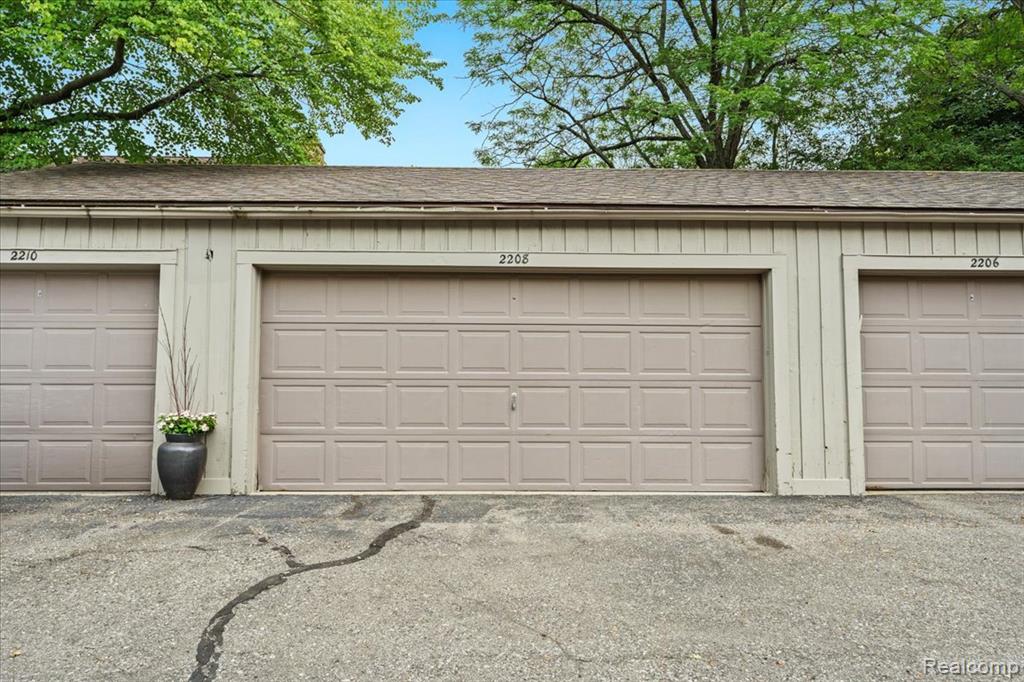 2208 Applewood Court, Ann Arbor, MI 48103 — Photo 34