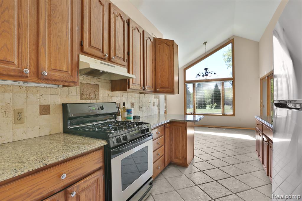 53201 MARANATHA Lane, Wixom, MI 48393 — Photo 9