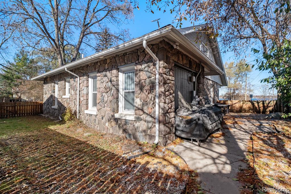 66 E Shore Drive, Whitmore Lake, MI 48189 — Photo 31