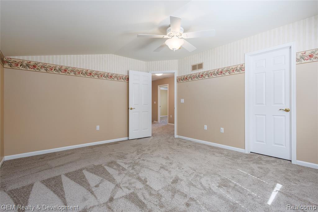 9054 Green Hickory Lane, Fenton, MI 48430 — Photo 35
