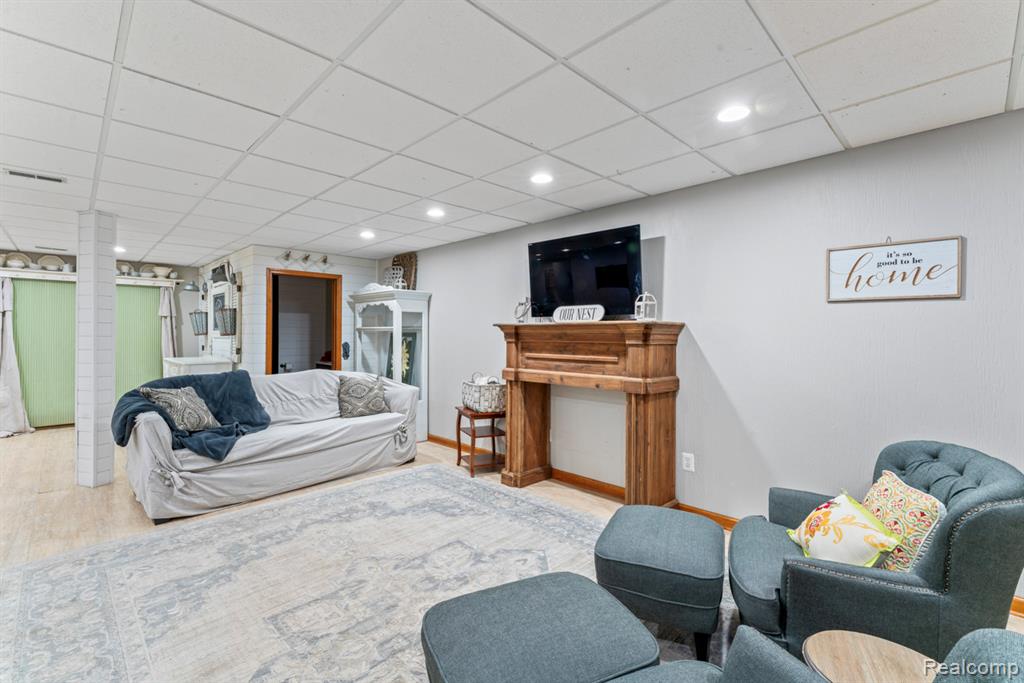 490 Rolling Oaks Drive, Howell, MI 48843 — Photo 35