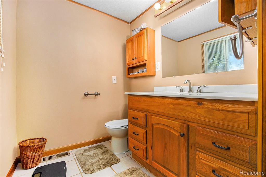 14775 Hough Road, Allenton, MI 48002 — Photo 17