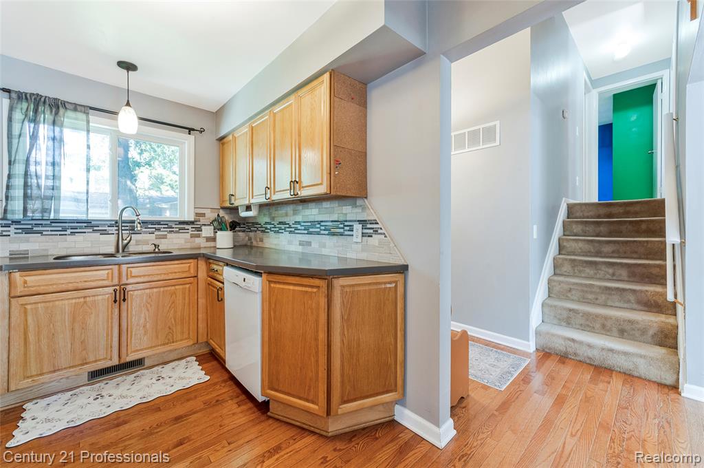 9664 Listeria Street, Commerce Twp, MI 48382 — Photo 7