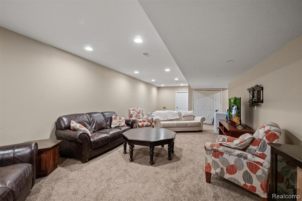 6135 Strawberry Circle, Commerce Twp, MI 48382 — Photo 21