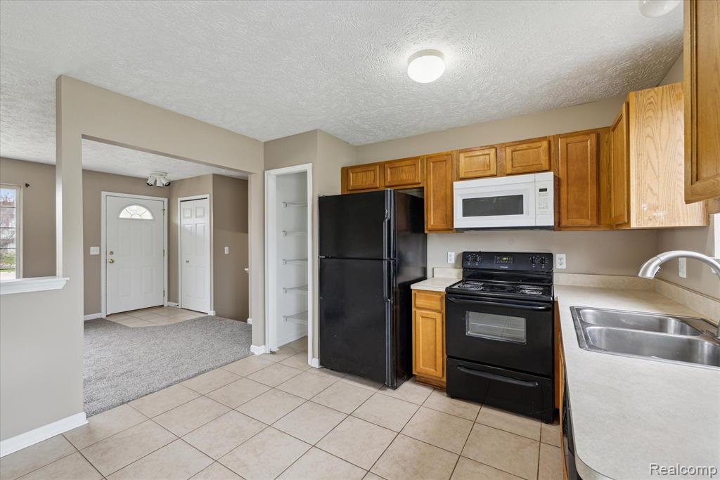 684 HAYSTACK Drive, Linden, MI 48451 — Photo 10
