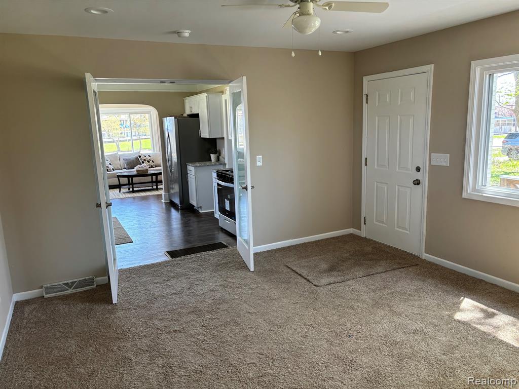 20817 MENDOTA Avenue, Ferndale, MI 48220 — Photo 13