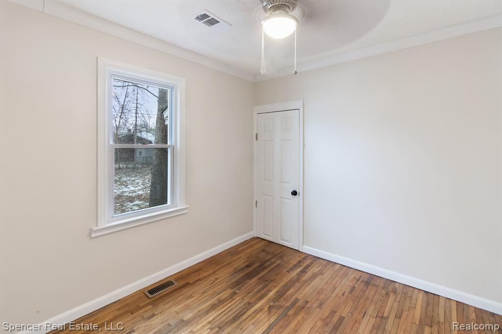 8931 Fremont Street, Livonia, MI 48150 — Photo 21