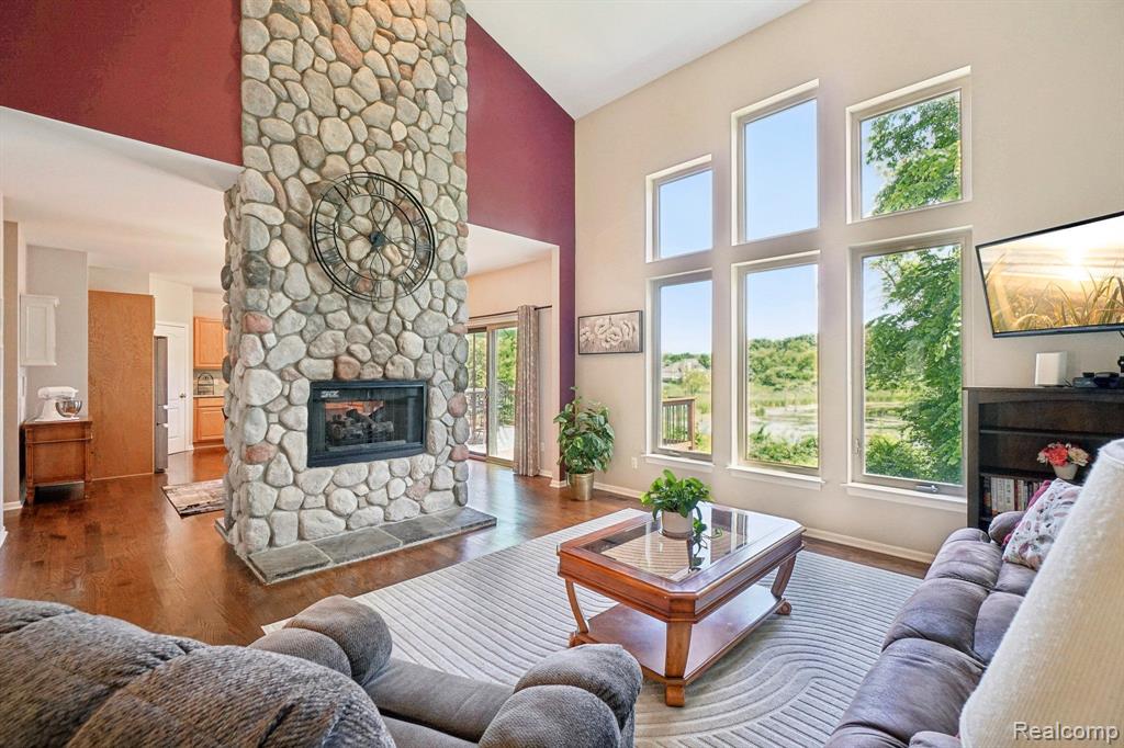 627 OLIVIA Drive, Milford, MI 48381 — Photo 4