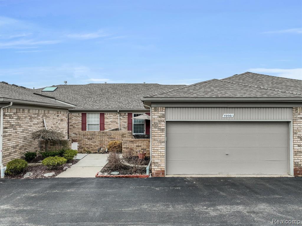 59061 GOLDEN OAK, Washington, MI — front exterior