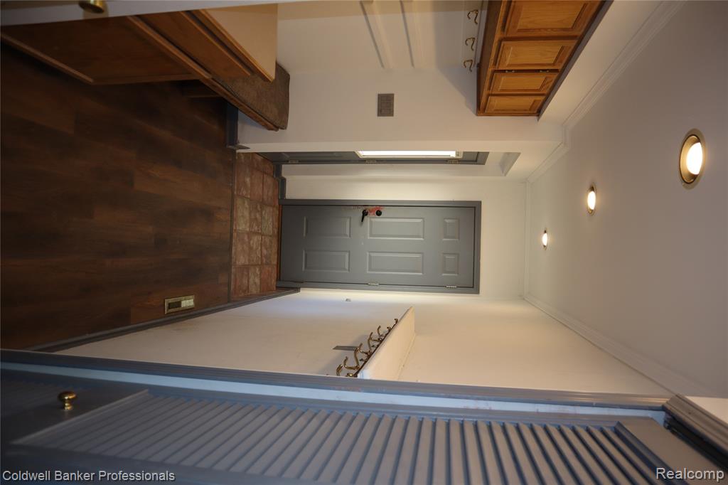 5435 S Sycamore Drive, Burton, MI 48509 — Photo 14