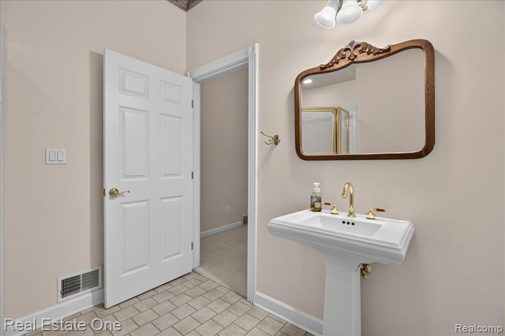 425 Courtney Road, Leonard, MI 48367 — Photo 39