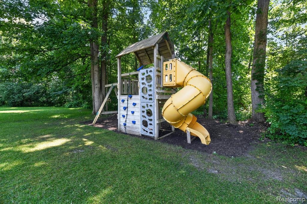 2445 Lorraina Lane, Hartland, MI 48353 — Photo 41