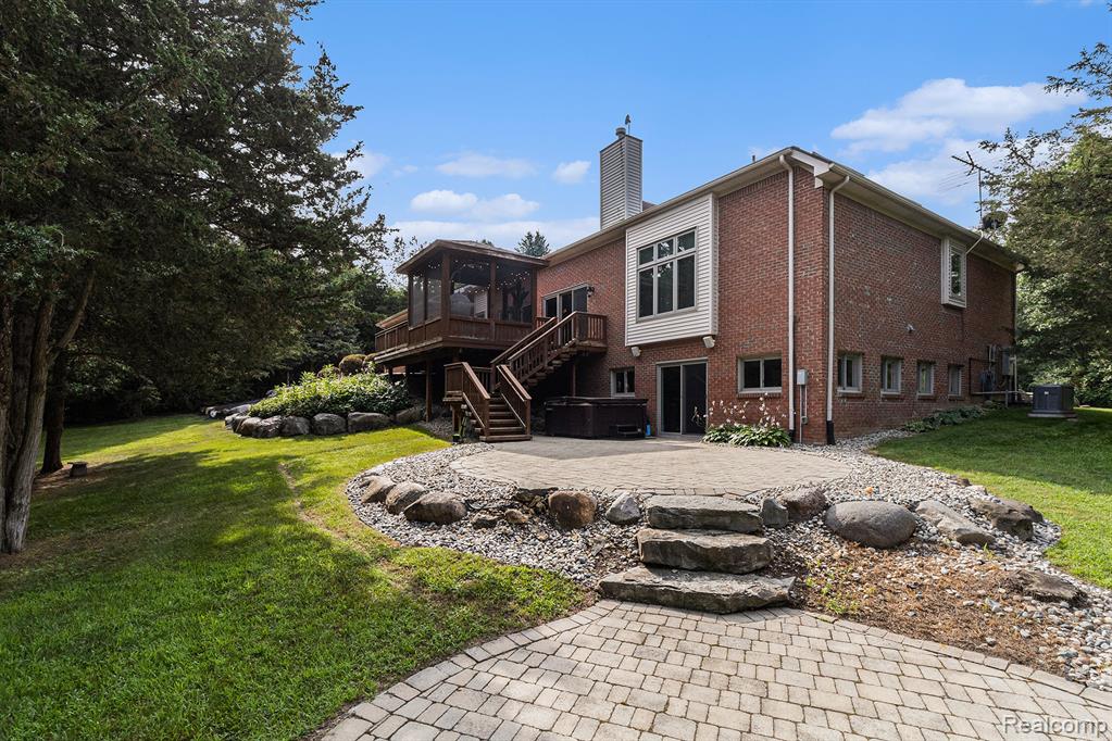 6439 Cohoctah Road, Fenton, MI 48430 — Photo 36