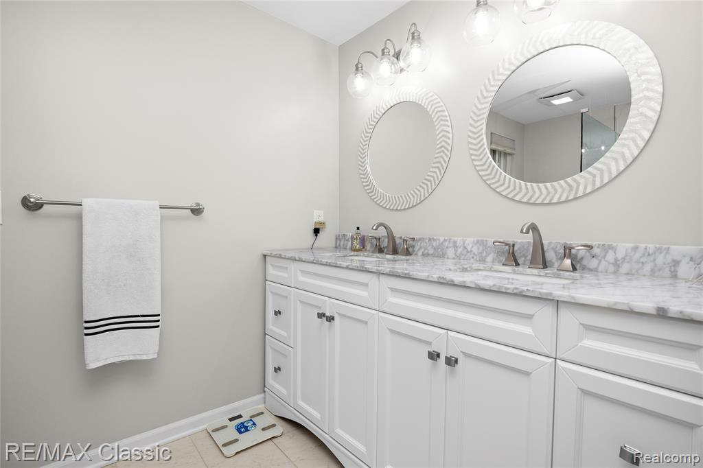 5651 Warrenshire Drive, West Bloomfield, MI — Photo 25