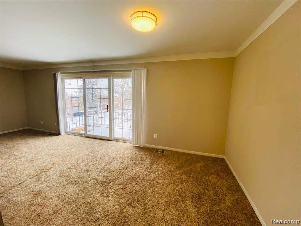 490 FOX HILLS Drive N, 8, Bloomfield Hills, MI 48304 — Photo 4