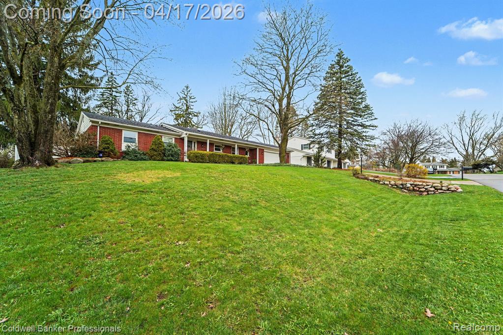 717 Sandstone Drive, Rochester Hills, MI 48309 — Photo 3