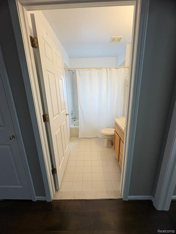 5572 Acorn Lane, 72, Sterling Heights, MI 48314 — Photo 10