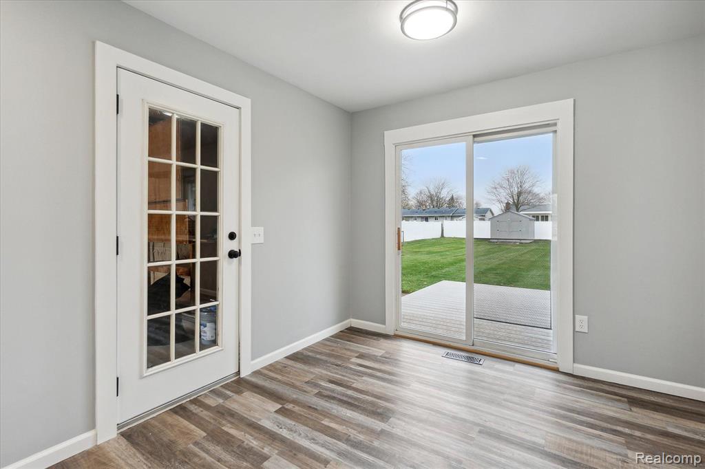 7107 FAIRGROVE Drive, Swartz Creek, MI 48473 — Photo 10