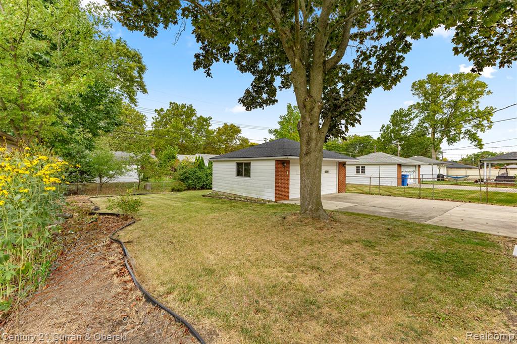 6701 ROSEMARY Street, Dearborn Heights, MI 48127 — Photo 23
