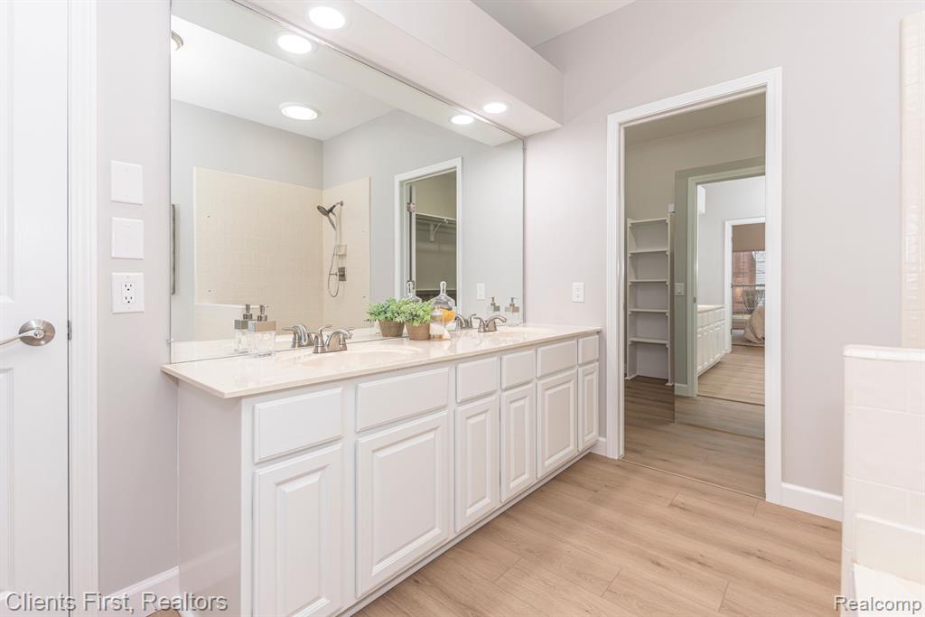 39603 GREENBRIER Court, Northville, MI 48168 — Photo 25