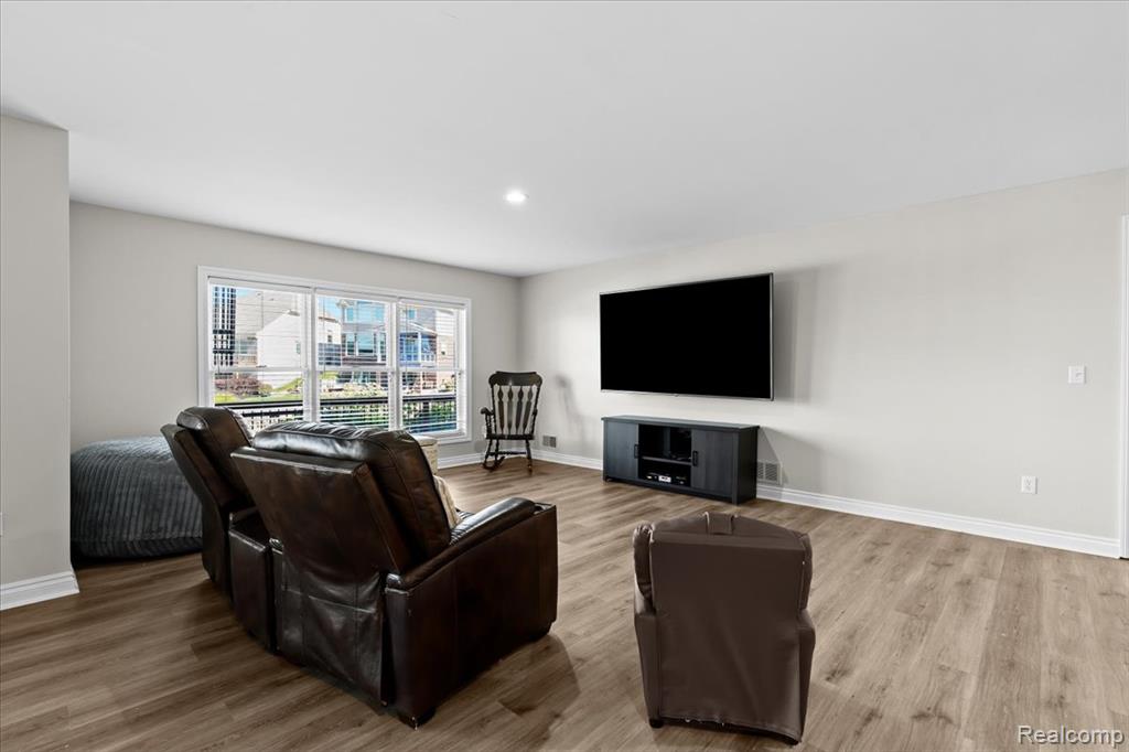 10817 Cliffview Drive, South Lyon, MI 48178 — Photo 26