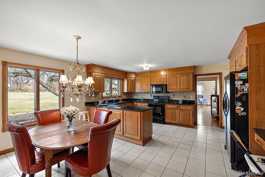 4366 Ardmore Drive, Bloomfield Hills, MI 48302 — Photo 17