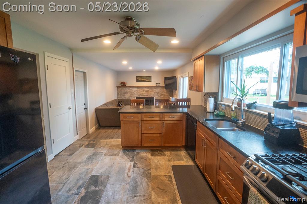 530 Sheffield Drive, Madison Heights, MI 48071 — Photo 18