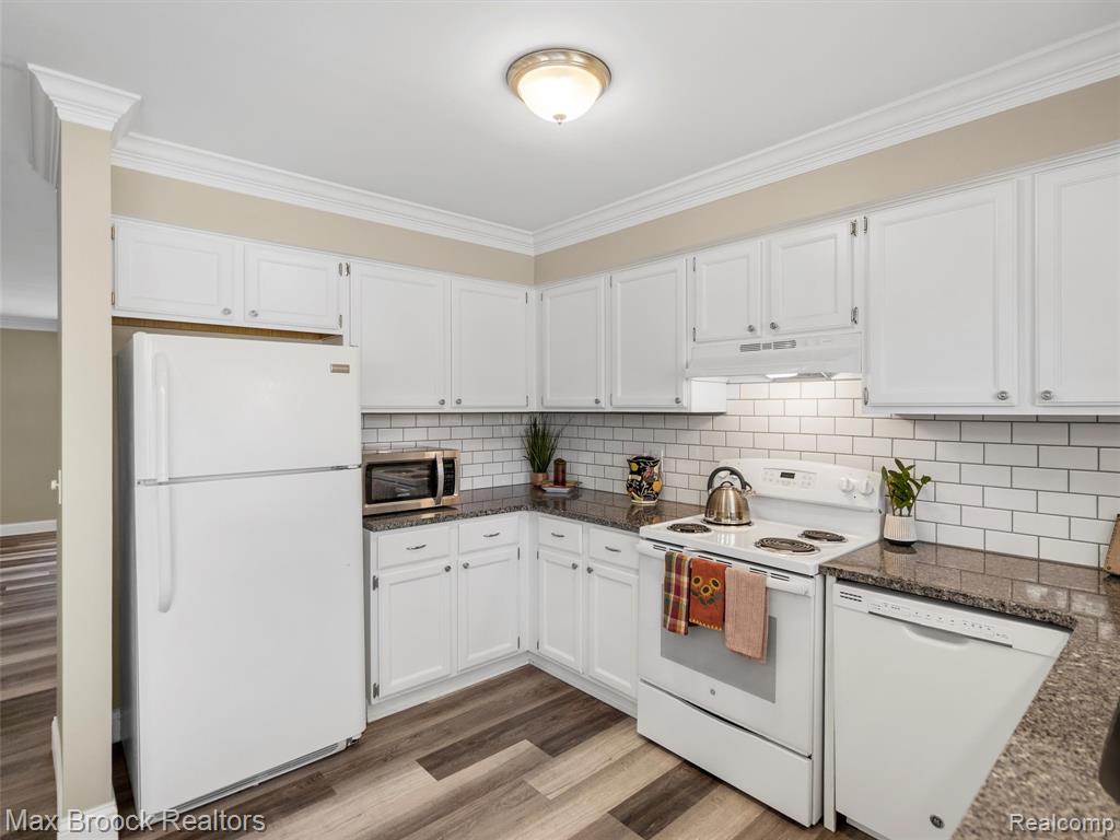 628 Country Club Drive, 23, Saint Clair Shores, MI 48082 — Photo 14
