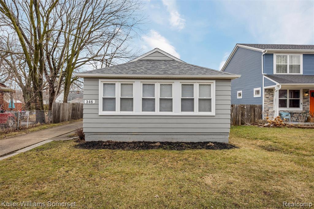 346 E Bernhard Avenue, Hazel Park, MI 48030 — Photo 3