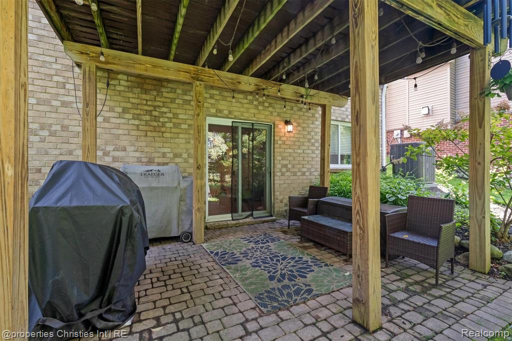 27087 Victoria Road, Novi, MI — Photo 35
