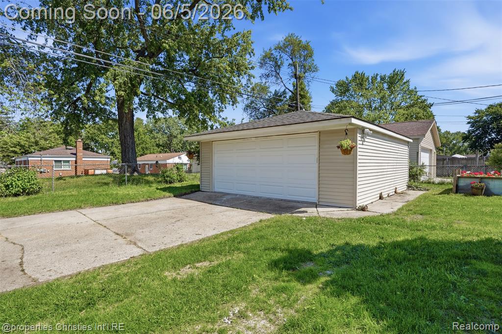 8982 Beatrice Street, Livonia, MI 48150 — Photo 28
