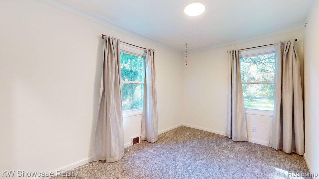 574 YOUNG Road, White Lake, MI 48383 — Photo 16