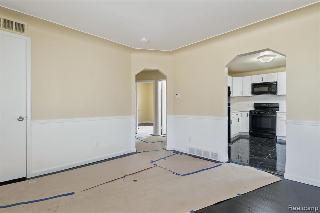 8468 LOZIER Avenue, Warren, MI 48089 — Photo 7