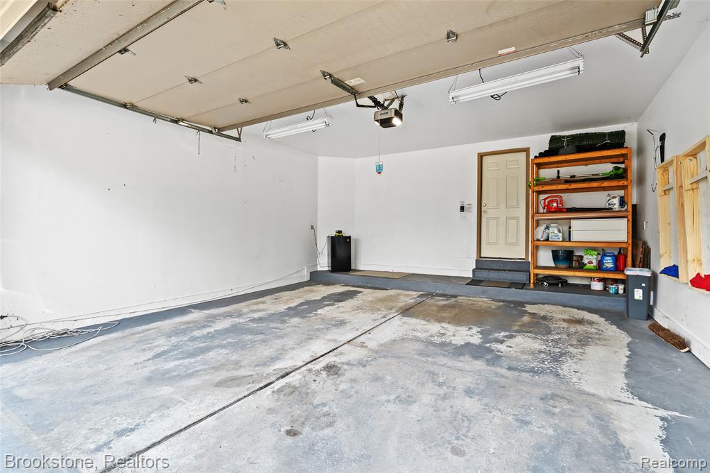 400 LA PLAZA, Royal Oak, MI 48073 — Photo 35