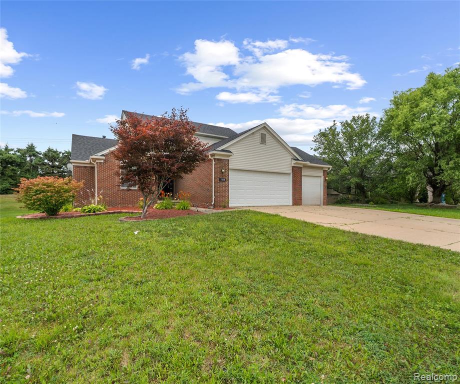 5864 Willow Ridge Drive, Ypsilanti, MI 48197 — front exterior