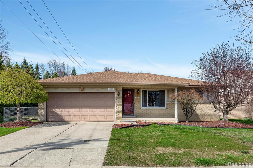 8625 BROUGHAM Drive, Sterling Heights, MI 48312 — Photo 2