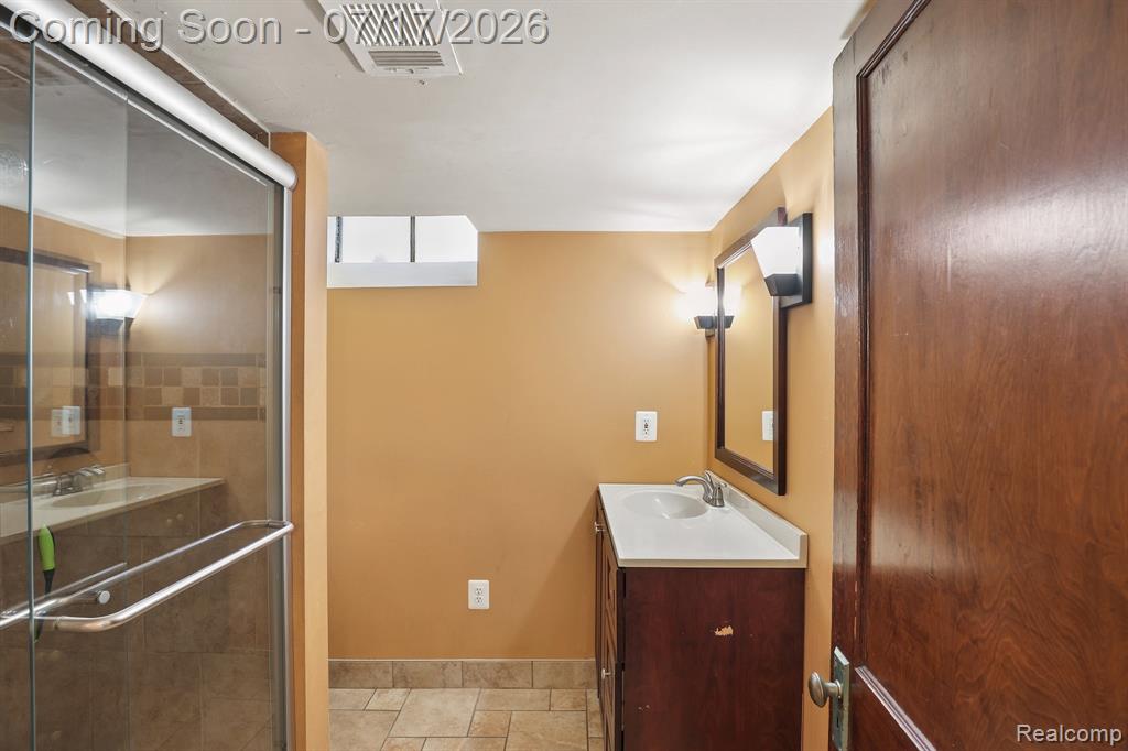 8325 N Hubbard Street, Westland, MI — Photo 24