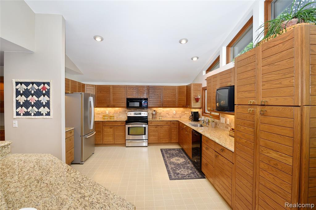 733 Highland Avenue, Clawson, MI — Photo 5