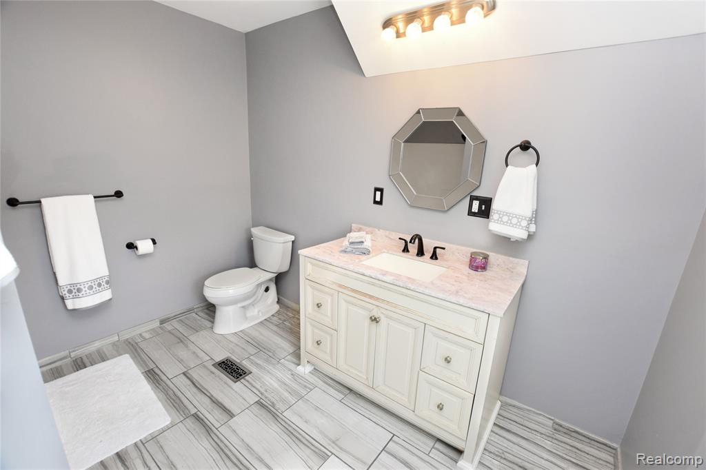 404 N Adelaide Street, Fenton, MI 48430 — Photo 17